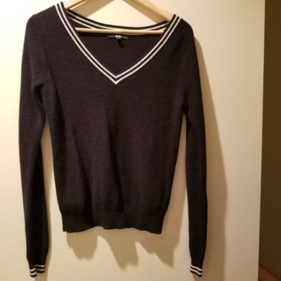 REFER TO NEW POSTING - UNIQLO V-NECK NAVY SWEATER CASUAL BASIC SCHOOL - Picture 1 of 4